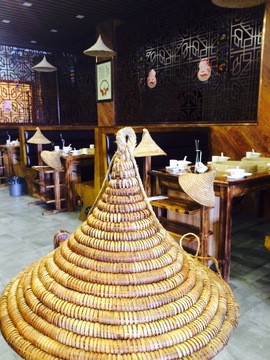 草帽石锅鱼 餐厅