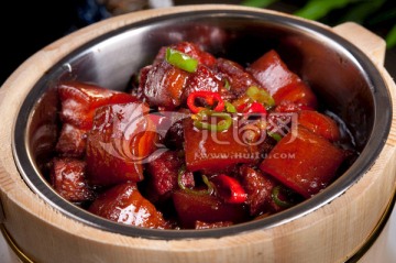 红烧肉竹桶饭