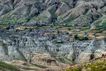 青藏高原藏族村庄