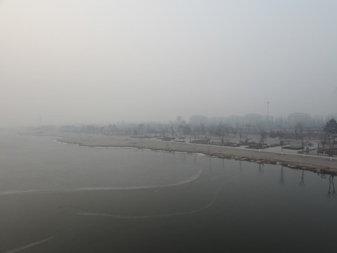 雾霾中的汾河