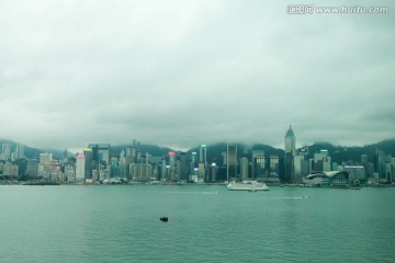 云雾下的维多利亚港