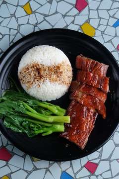 卤香肉饭