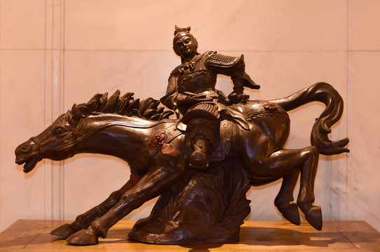 骑马的古代将领 雕塑