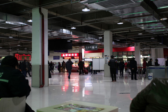 火车站 过年 县城火车站