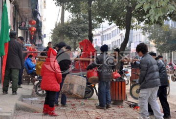 抬菩萨送福