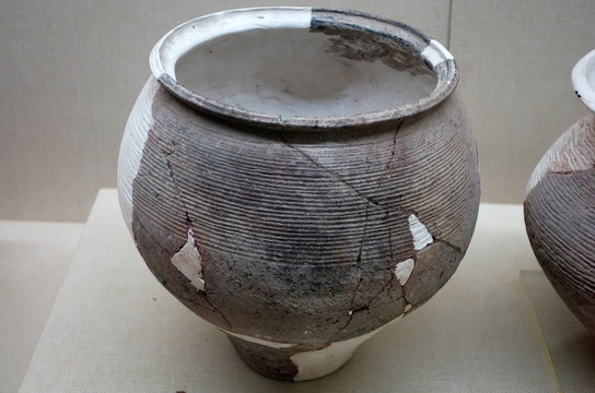 横纹灰陶罐 新石器时代