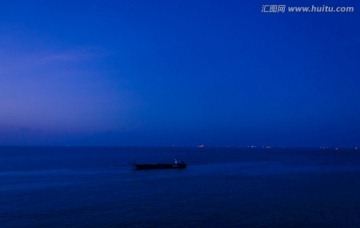 清晨的海上风光