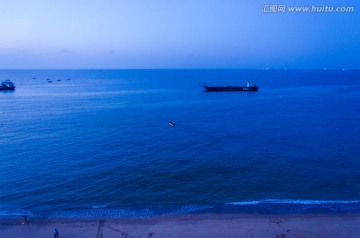 清晨的海上风光