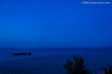 清晨的海上风光