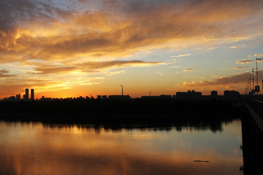 城市天际线 城市河景 沈阳