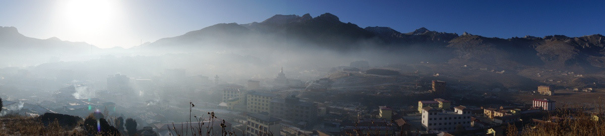晨雾中的朗木寺镇