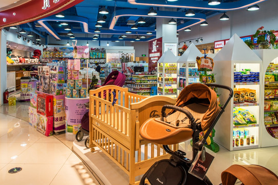 婴儿用品生活专卖店 童装店