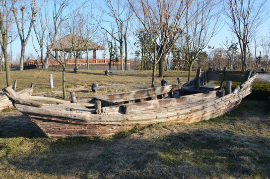 公园里的木船