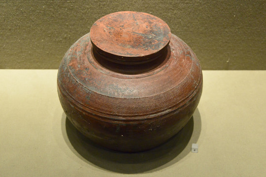 西汉髹漆陶罐