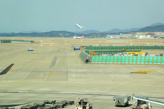 韩国仁川机场 停机坪及客机