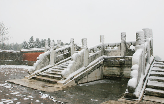 明显陵 石板桥