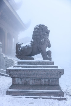 雪中的石狮子