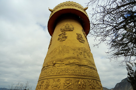 龟山寺 龟山大佛寺 转经筒