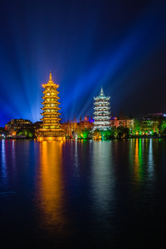 不同背景灯光的桂林日月双塔夜