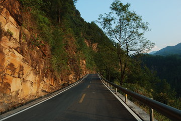 重庆奉节森林山脉319国道公路
