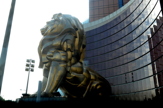 澳门铜狮子雕像