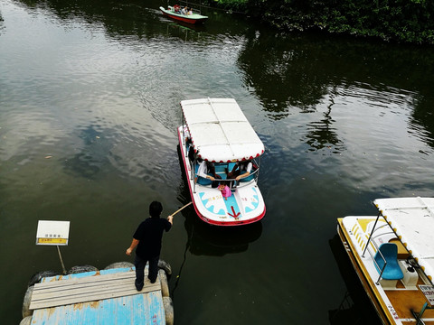 深圳东湖公园小船游玩