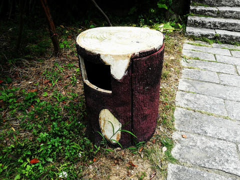 深圳塘朗山公园 垃圾桶