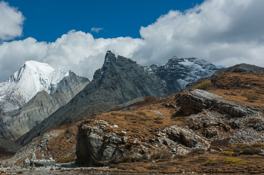 亚丁旅游雪山风光