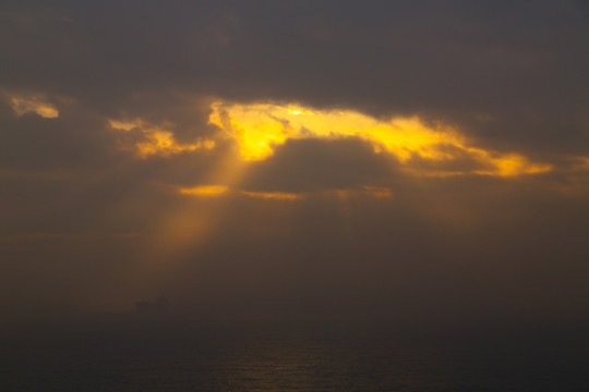 海上日出