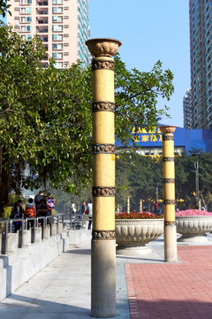 广州火车东站广场 景观石柱