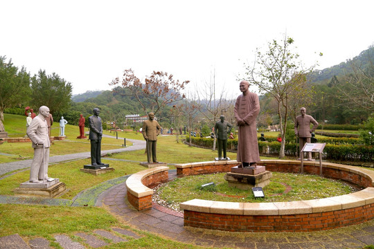 蒋介石 塑像 群像