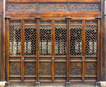中式古建筑雕花木门窗