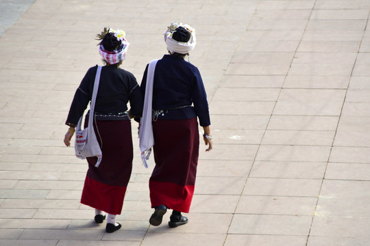 西双版纳 盛装傣族妇女