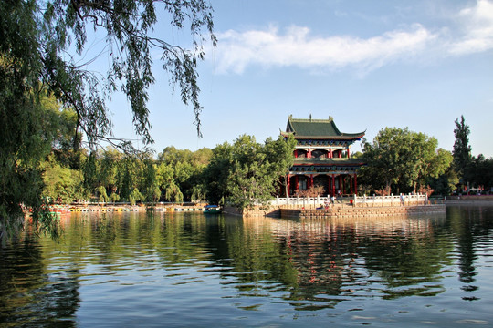 公园 池塘 庭院 楼阁