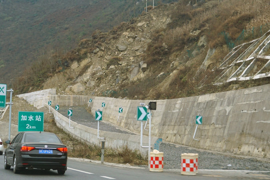 高速公路紧急避险车道 自救匝道