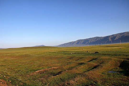 新疆 喀纳斯 远山 蓝天
