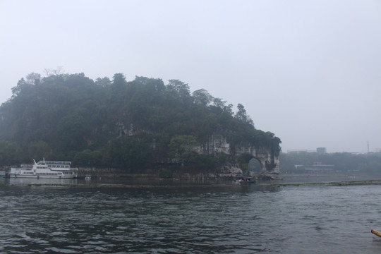 象鼻山