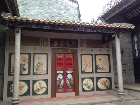 雕廊画栋旧牌坊