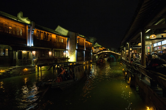 古镇水乡夜景