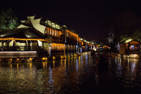 古镇水乡夜景