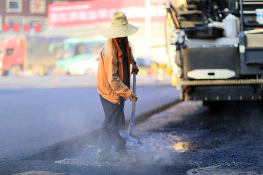 筑养路 沥青 工人 施工