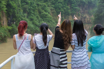 美女旅游背影