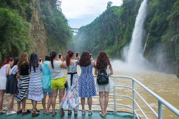 美女旅游拍照