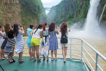 美女旅游背影