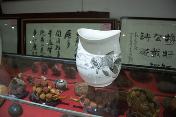 白瓷器
