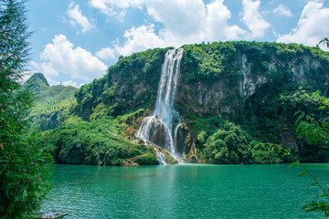 阳光下龙鳌河