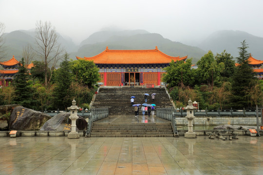 大理 崇圣寺 天王殿 阴雨天