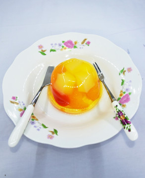 餐具和精致果冻