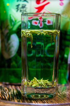 玻璃杯子思州绿茶