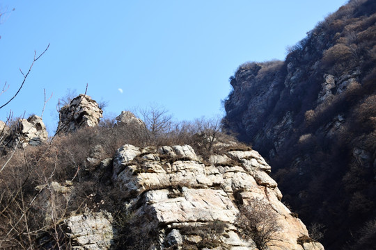 石头山岭风景图